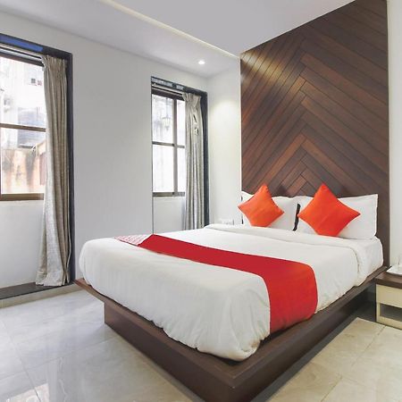 Hotel Flora Suites Mumbai Bagian luar foto