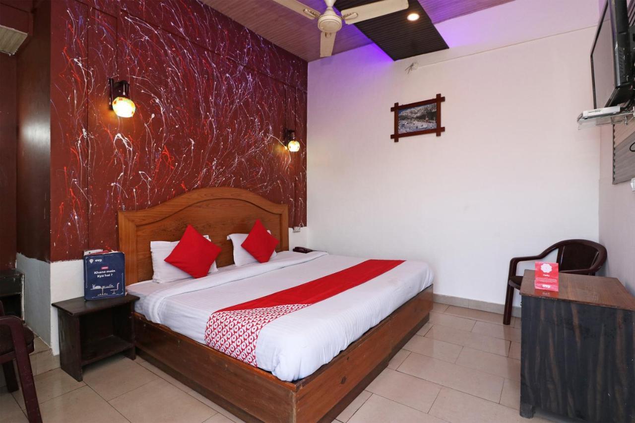 Hotel Flora Suites Mumbai Bagian luar foto