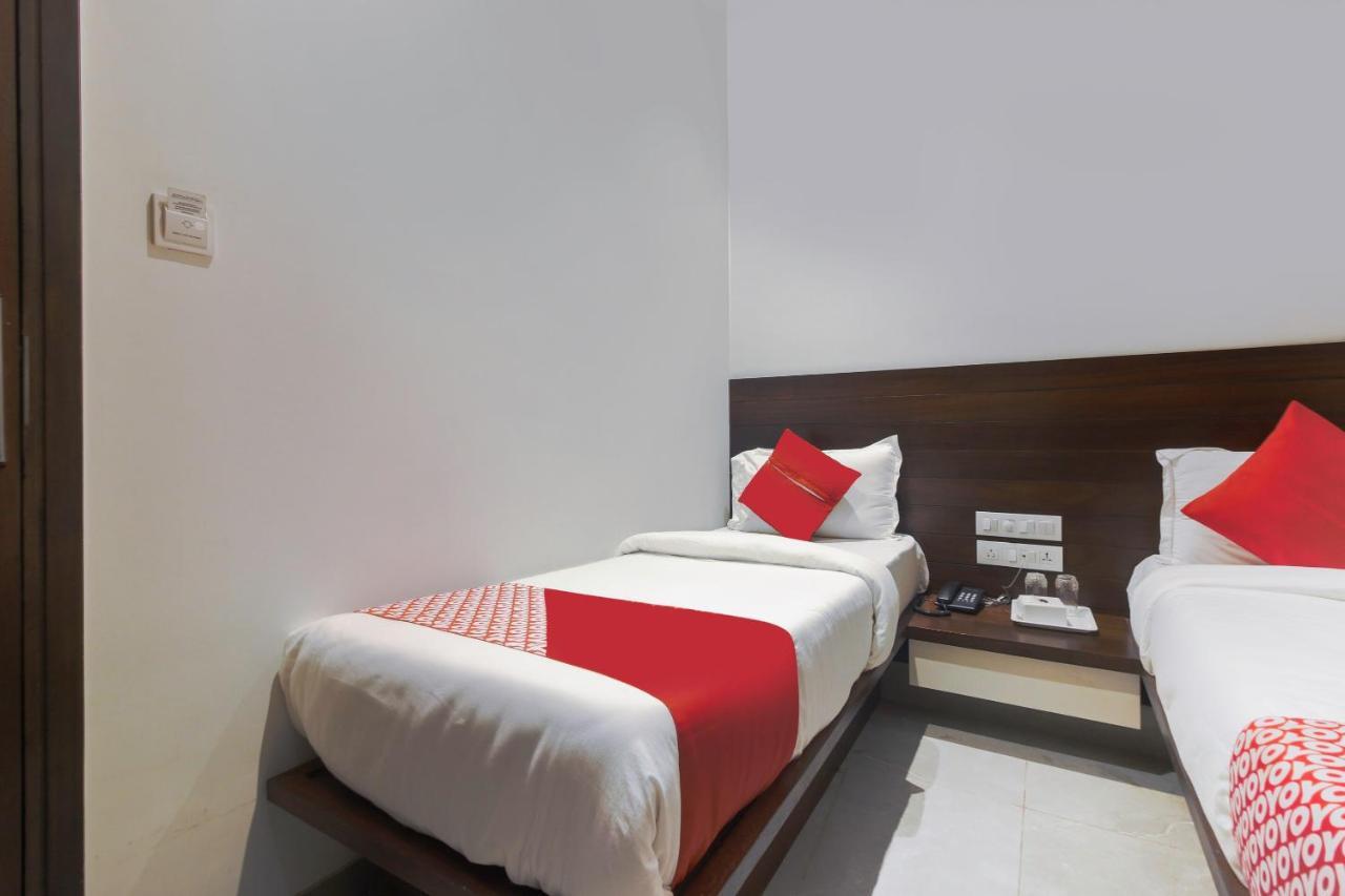 Hotel Flora Suites Mumbai Bagian luar foto