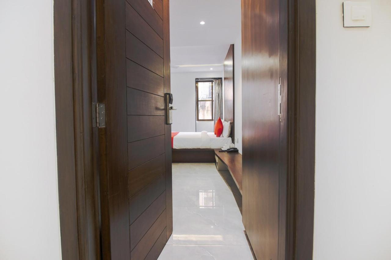 Hotel Flora Suites Mumbai Bagian luar foto