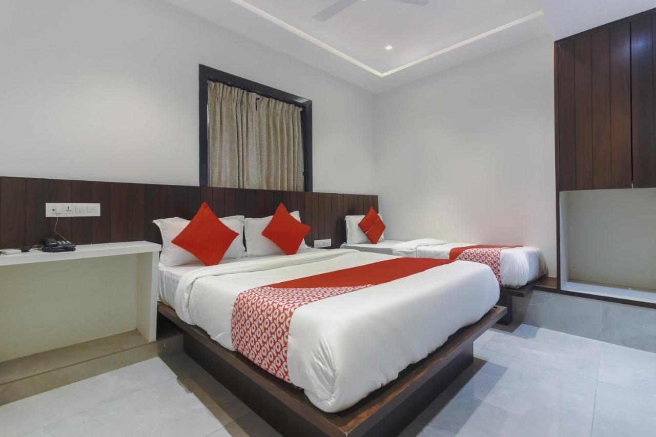 Hotel Flora Suites Mumbai Bagian luar foto