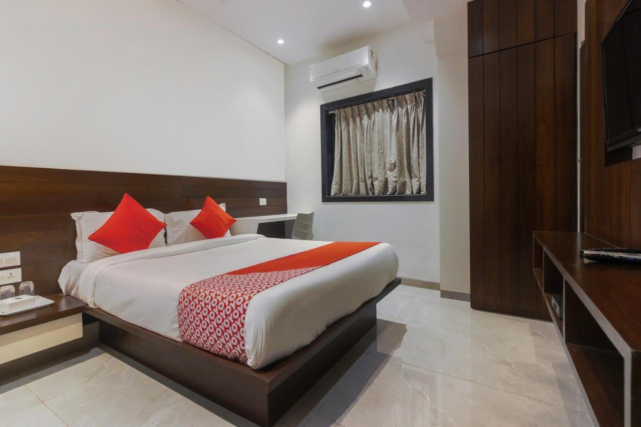 Hotel Flora Suites Mumbai Bagian luar foto