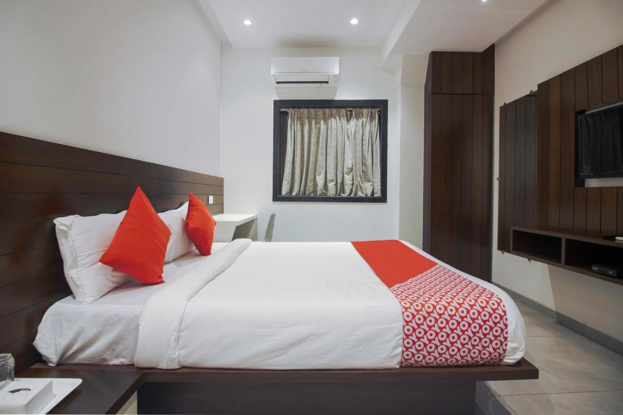 Hotel Flora Suites Mumbai Bagian luar foto