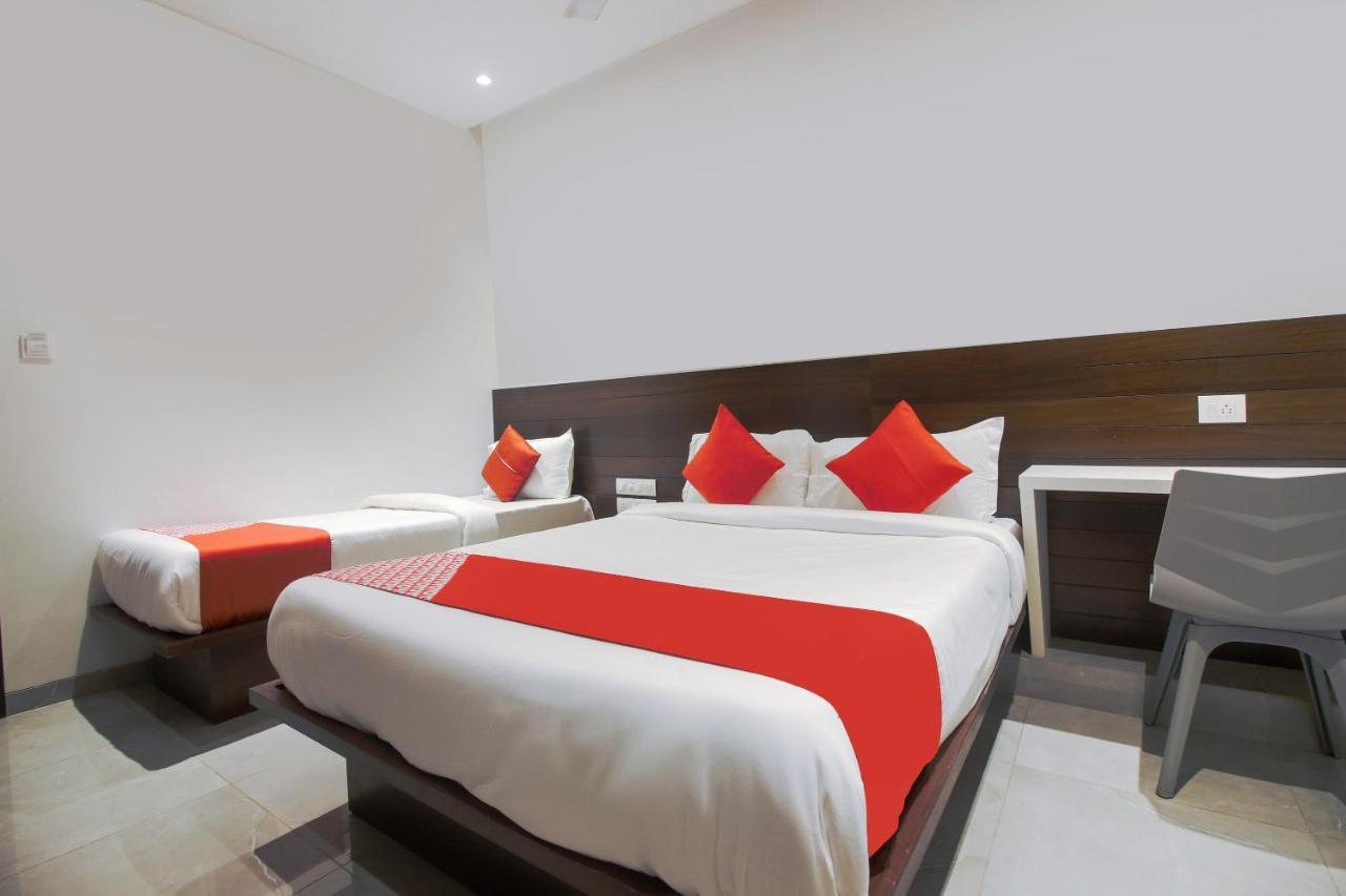 Hotel Flora Suites Mumbai Bagian luar foto