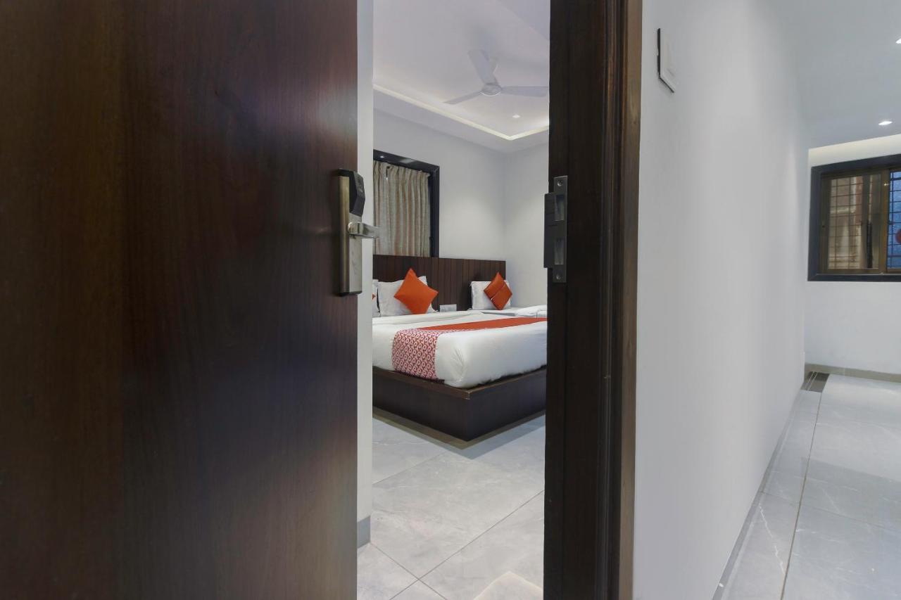 Hotel Flora Suites Mumbai Bagian luar foto