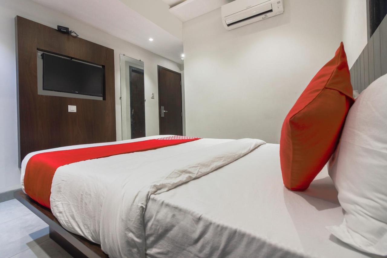 Hotel Flora Suites Mumbai Bagian luar foto