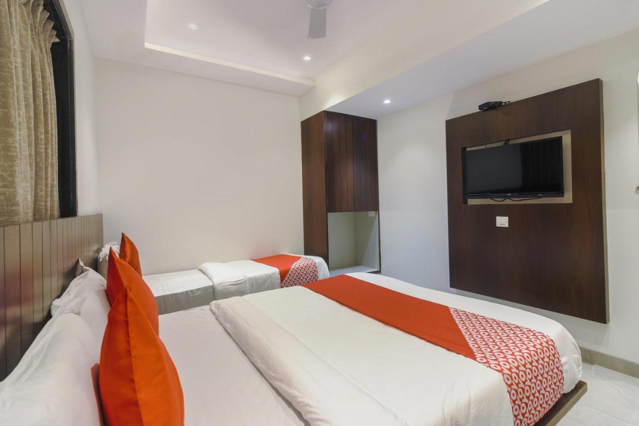 Hotel Flora Suites Mumbai Bagian luar foto