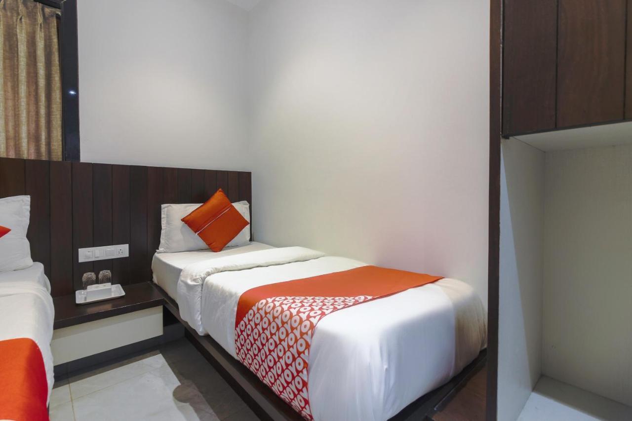 Hotel Flora Suites Mumbai Bagian luar foto