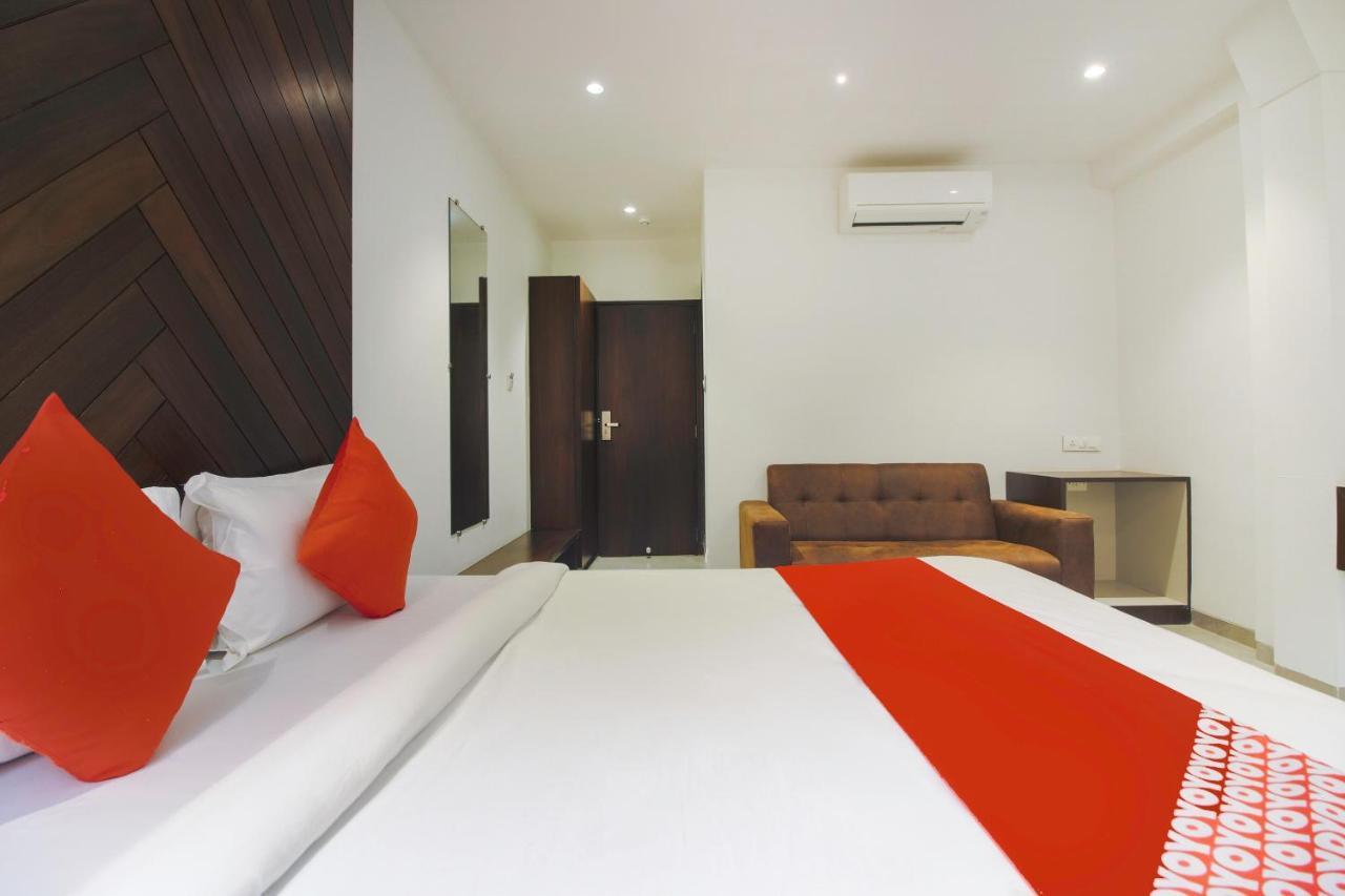 Hotel Flora Suites Mumbai Bagian luar foto