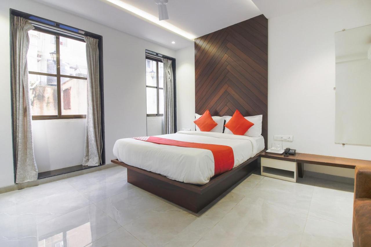 Hotel Flora Suites Mumbai Bagian luar foto