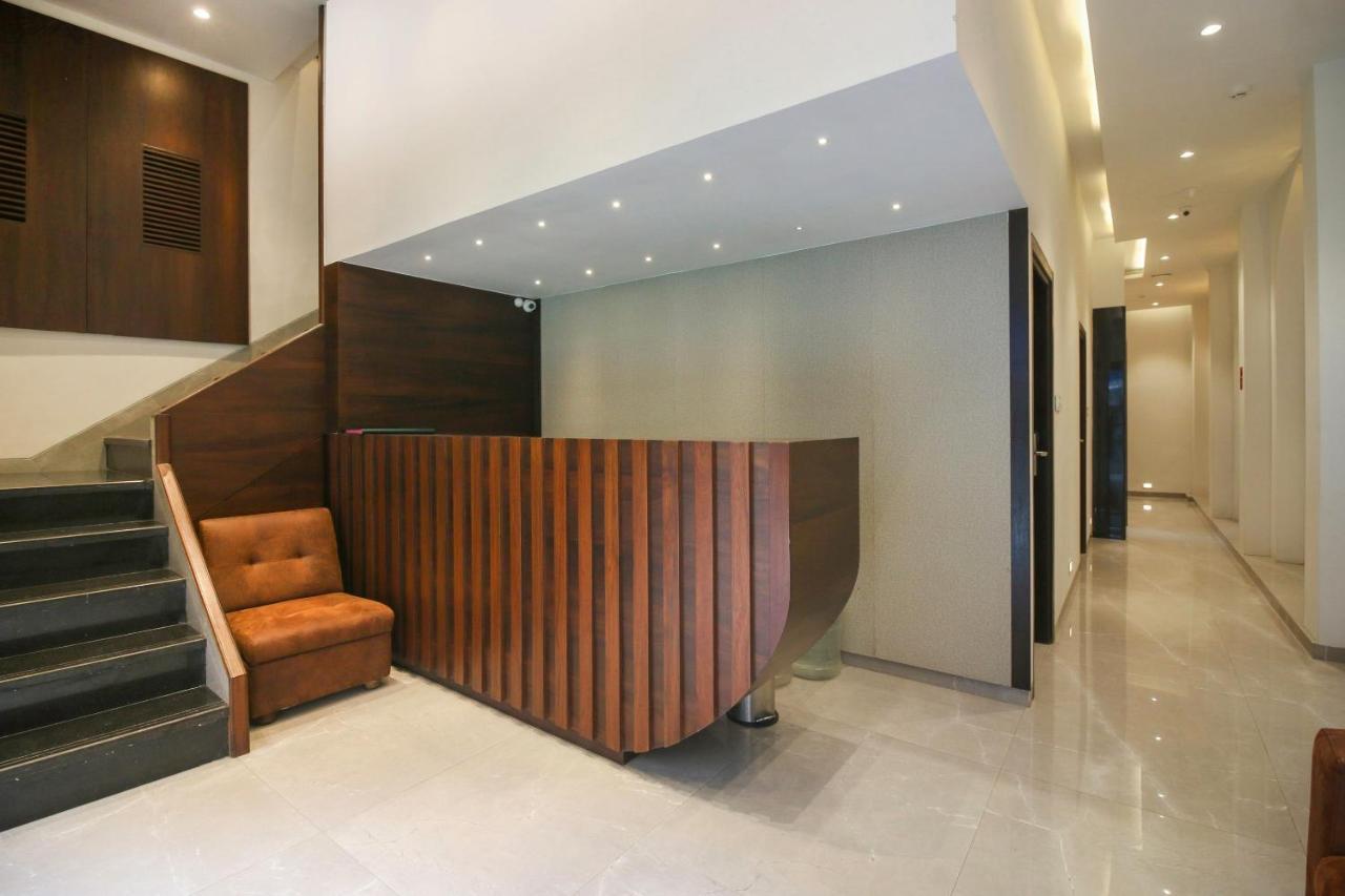 Hotel Flora Suites Mumbai Bagian luar foto