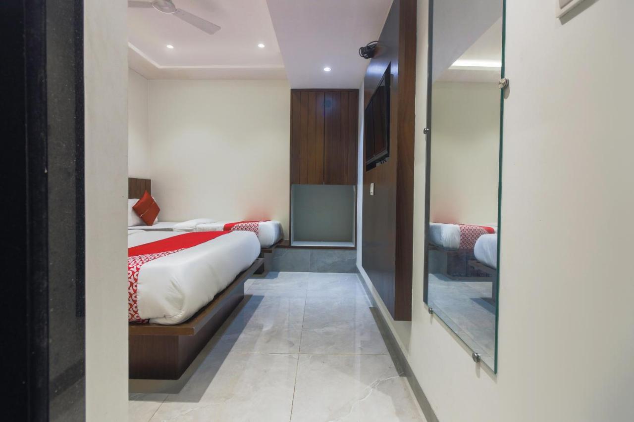 Hotel Flora Suites Mumbai Bagian luar foto