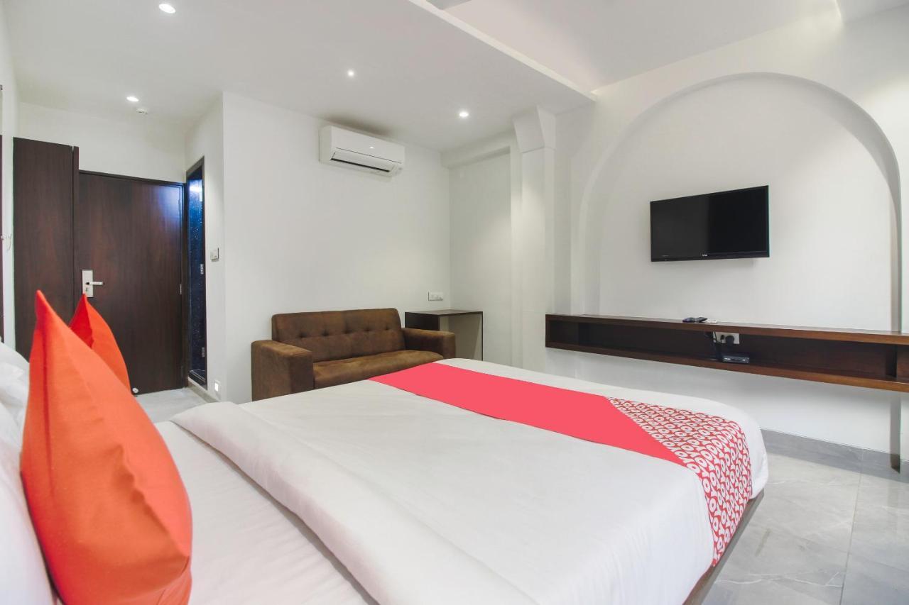 Hotel Flora Suites Mumbai Bagian luar foto