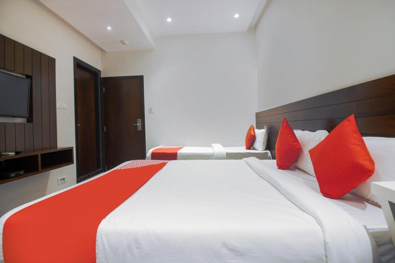 Hotel Flora Suites Mumbai Bagian luar foto