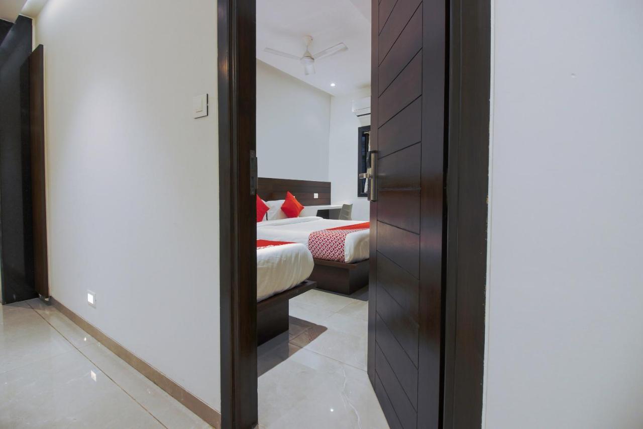 Hotel Flora Suites Mumbai Bagian luar foto